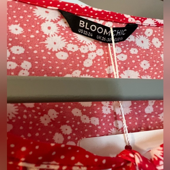 BloomChic classic red & white ditzy print top.Long sleeves,elastic peplum waist. - Picture 2 of 2